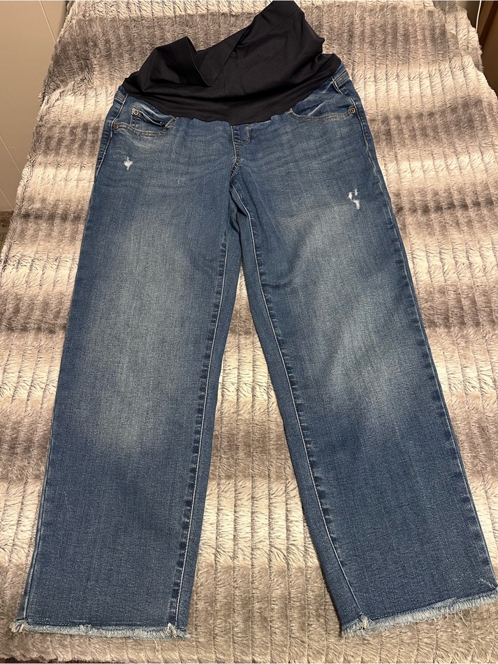 NWOT Sonoma Maternity capri Jeans
Size 6